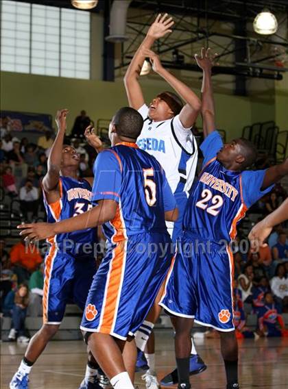 Thumbnail 1 in Reseda vs. University (CIF LACS D2 Final) photogallery.