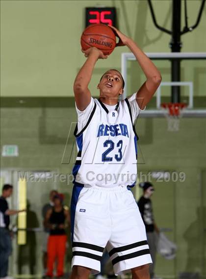 Thumbnail 3 in Reseda vs. University (CIF LACS D2 Final) photogallery.