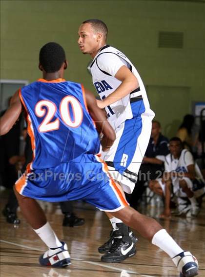 Thumbnail 1 in Reseda vs. University (CIF LACS D2 Final) photogallery.