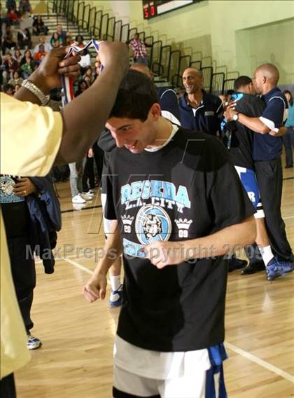 Thumbnail 1 in Reseda vs. University (CIF LACS D2 Final) photogallery.