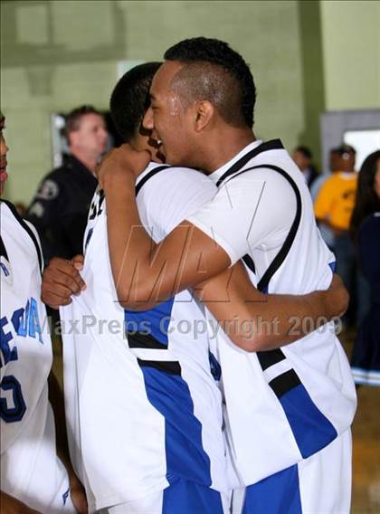 Thumbnail 1 in Reseda vs. University (CIF LACS D2 Final) photogallery.