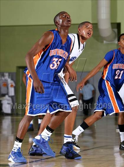 Thumbnail 1 in Reseda vs. University (CIF LACS D2 Final) photogallery.