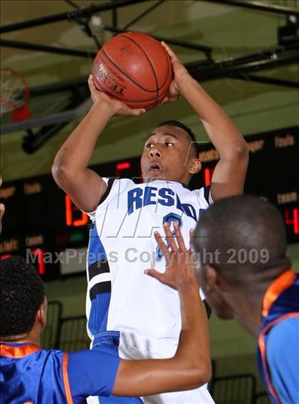 Thumbnail 3 in Reseda vs. University (CIF LACS D2 Final) photogallery.
