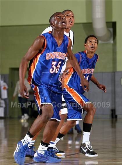 Thumbnail 1 in Reseda vs. University (CIF LACS D2 Final) photogallery.