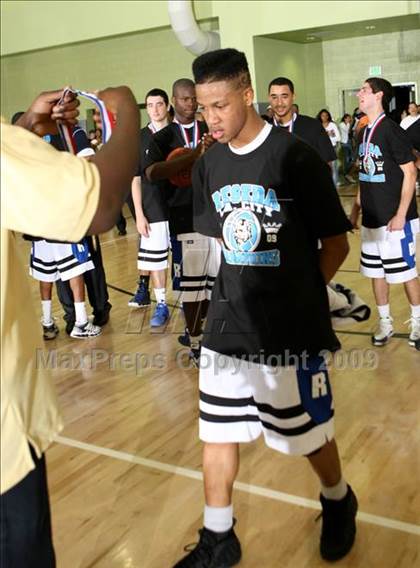 Thumbnail 3 in Reseda vs. University (CIF LACS D2 Final) photogallery.