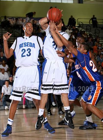 Thumbnail 2 in Reseda vs. University (CIF LACS D2 Final) photogallery.