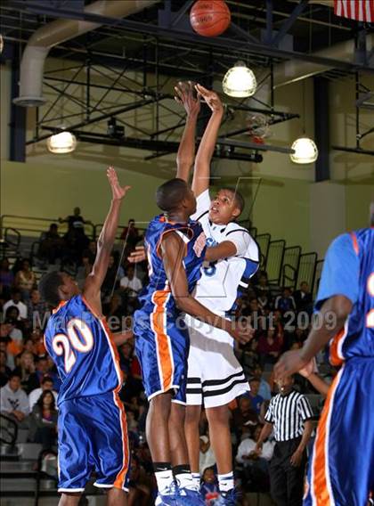 Thumbnail 2 in Reseda vs. University (CIF LACS D2 Final) photogallery.