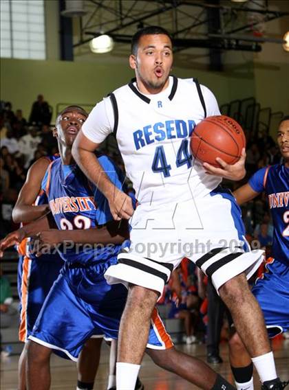 Thumbnail 1 in Reseda vs. University (CIF LACS D2 Final) photogallery.