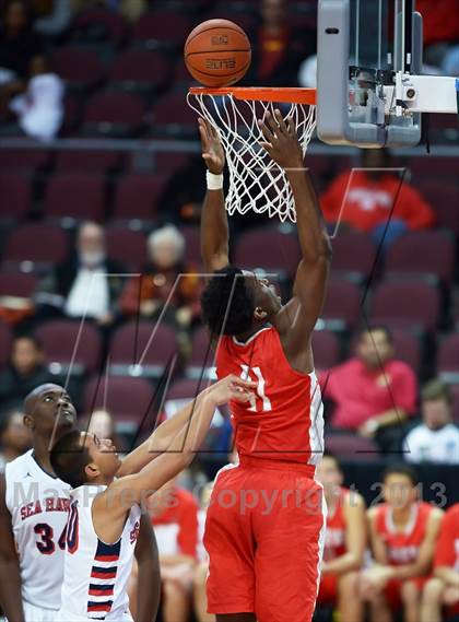 Thumbnail 1 in Mater Dei vs. Redondo Union (Tarkanian Classic) photogallery.
