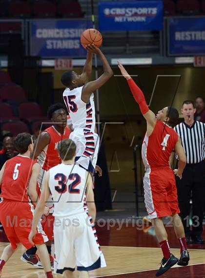 Thumbnail 2 in Mater Dei vs. Redondo Union (Tarkanian Classic) photogallery.