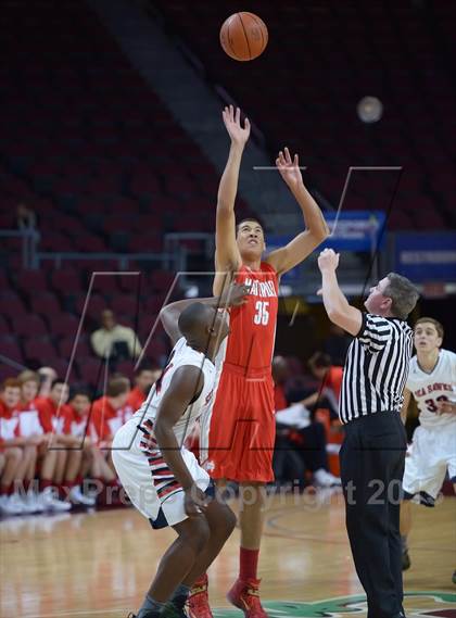 Thumbnail 2 in Mater Dei vs. Redondo Union (Tarkanian Classic) photogallery.