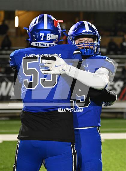 Thumbnail 2 in Weiss vs. Barbers Hill (UIL 5A D1 Football Regional Semifinal) photogallery.
