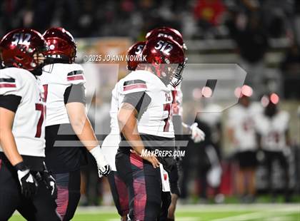 Thumbnail 3 in Weiss vs. Barbers Hill (UIL 5A D1 Football Regional Semifinal) photogallery.