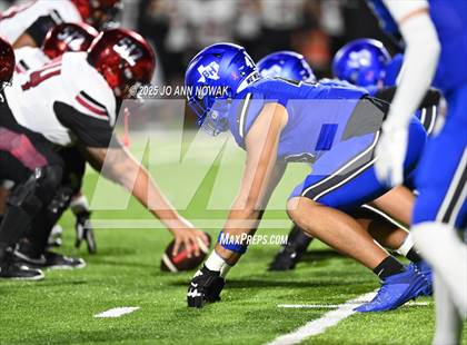 Thumbnail 3 in Weiss vs. Barbers Hill (UIL 5A D1 Football Regional Semifinal) photogallery.