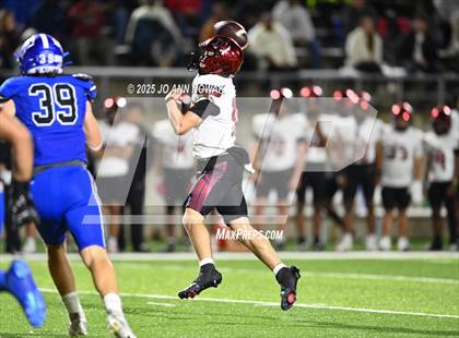 Thumbnail 2 in Weiss vs. Barbers Hill (UIL 5A D1 Football Regional Semifinal) photogallery.