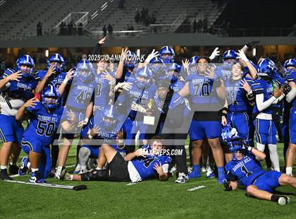 Thumbnail 3 in Weiss vs. Barbers Hill (UIL 5A D1 Football Regional Semifinal) photogallery.