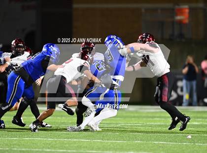 Thumbnail 3 in Weiss vs. Barbers Hill (UIL 5A D1 Football Regional Semifinal) photogallery.