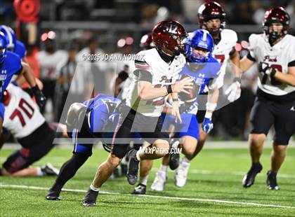 Thumbnail 2 in Weiss vs. Barbers Hill (UIL 5A D1 Football Regional Semifinal) photogallery.