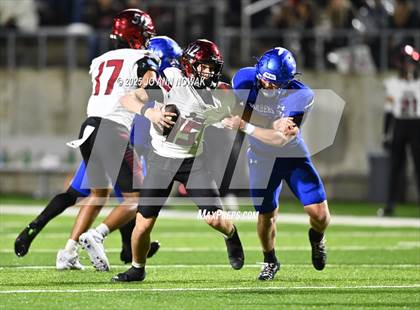 Thumbnail 2 in Weiss vs. Barbers Hill (UIL 5A D1 Football Regional Semifinal) photogallery.