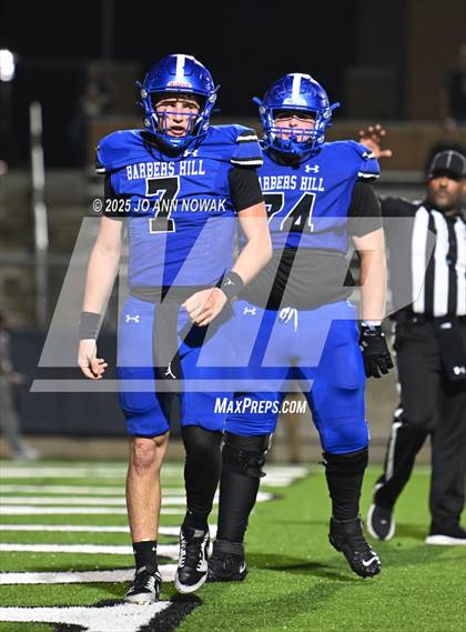 Thumbnail 3 in Weiss vs. Barbers Hill (UIL 5A D1 Football Regional Semifinal) photogallery.
