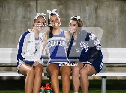 Thumbnail 1 in Weiss vs. Barbers Hill (UIL 5A D1 Football Regional Semifinal) photogallery.