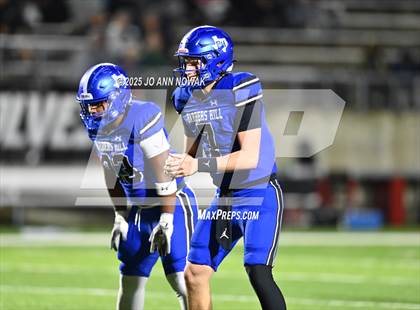 Thumbnail 2 in Weiss vs. Barbers Hill (UIL 5A D1 Football Regional Semifinal) photogallery.
