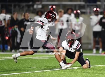 Thumbnail 3 in Weiss vs. Barbers Hill (UIL 5A D1 Football Regional Semifinal) photogallery.