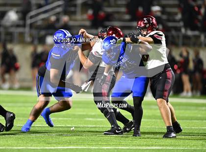 Thumbnail 3 in Weiss vs. Barbers Hill (UIL 5A D1 Football Regional Semifinal) photogallery.