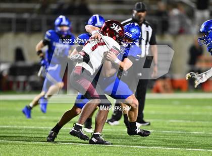 Thumbnail 2 in Weiss vs. Barbers Hill (UIL 5A D1 Football Regional Semifinal) photogallery.