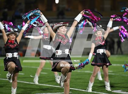 Thumbnail 2 in Weiss vs. Barbers Hill (UIL 5A D1 Football Regional Semifinal) photogallery.