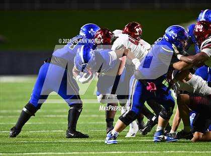 Thumbnail 1 in Weiss vs. Barbers Hill (UIL 5A D1 Football Regional Semifinal) photogallery.
