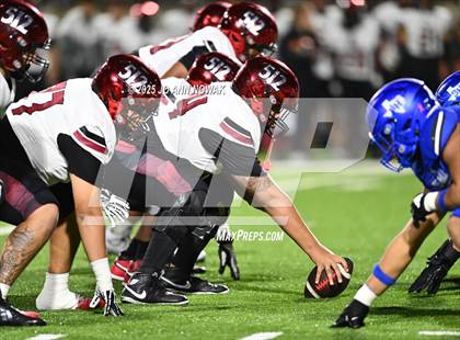 Thumbnail 2 in Weiss vs. Barbers Hill (UIL 5A D1 Football Regional Semifinal) photogallery.