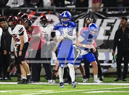 Thumbnail 2 in Weiss vs. Barbers Hill (UIL 5A D1 Football Regional Semifinal) photogallery.