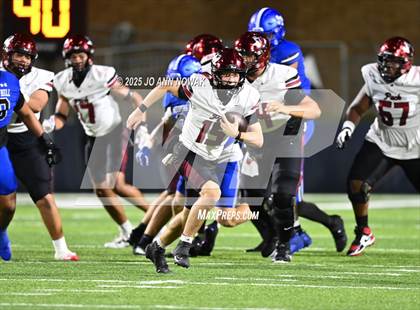 Thumbnail 2 in Weiss vs. Barbers Hill (UIL 5A D1 Football Regional Semifinal) photogallery.