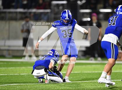 Thumbnail 2 in Weiss vs. Barbers Hill (UIL 5A D1 Football Regional Semifinal) photogallery.