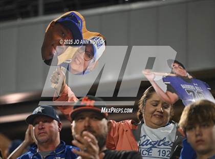 Thumbnail 3 in Weiss vs. Barbers Hill (UIL 5A D1 Football Regional Semifinal) photogallery.