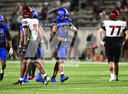 Thumbnail 2 in Weiss vs. Barbers Hill (UIL 5A D1 Football Regional Semifinal) photogallery.