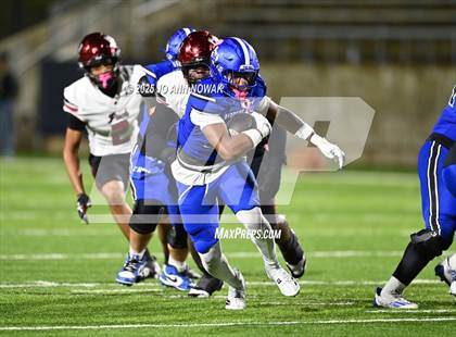 Thumbnail 1 in Weiss vs. Barbers Hill (UIL 5A D1 Football Regional Semifinal) photogallery.