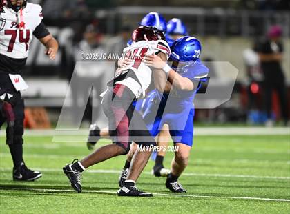 Thumbnail 1 in Weiss vs. Barbers Hill (UIL 5A D1 Football Regional Semifinal) photogallery.