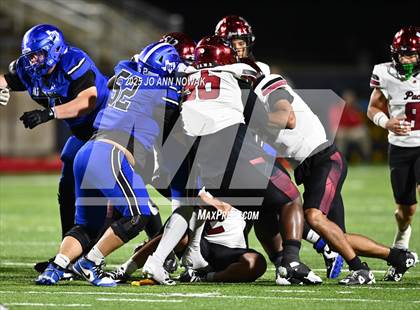 Thumbnail 2 in Weiss vs. Barbers Hill (UIL 5A D1 Football Regional Semifinal) photogallery.