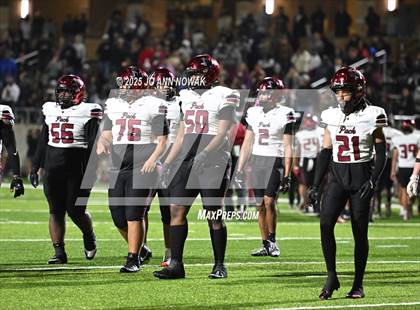 Thumbnail 1 in Weiss vs. Barbers Hill (UIL 5A D1 Football Regional Semifinal) photogallery.