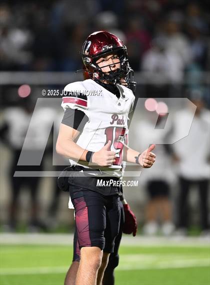 Thumbnail 1 in Weiss vs. Barbers Hill (UIL 5A D1 Football Regional Semifinal) photogallery.