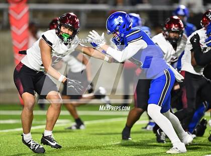 Thumbnail 1 in Weiss vs. Barbers Hill (UIL 5A D1 Football Regional Semifinal) photogallery.