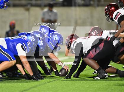 Thumbnail 3 in Weiss vs. Barbers Hill (UIL 5A D1 Football Regional Semifinal) photogallery.