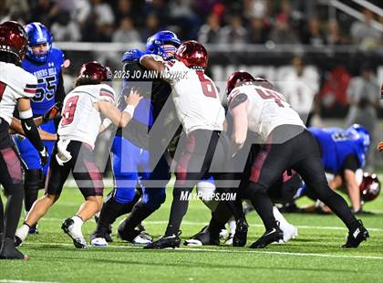 Thumbnail 2 in Weiss vs. Barbers Hill (UIL 5A D1 Football Regional Semifinal) photogallery.