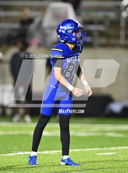 Thumbnail 3 in Weiss vs. Barbers Hill (UIL 5A D1 Football Regional Semifinal) photogallery.