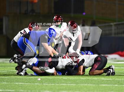 Thumbnail 1 in Weiss vs. Barbers Hill (UIL 5A D1 Football Regional Semifinal) photogallery.