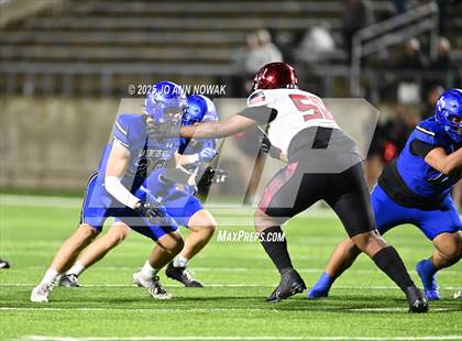 Thumbnail 3 in Weiss vs. Barbers Hill (UIL 5A D1 Football Regional Semifinal) photogallery.
