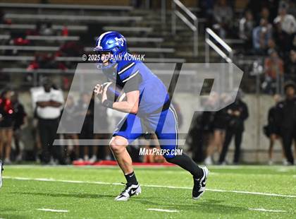 Thumbnail 3 in Weiss vs. Barbers Hill (UIL 5A D1 Football Regional Semifinal) photogallery.