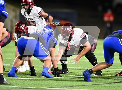 Thumbnail 1 in Weiss vs. Barbers Hill (UIL 5A D1 Football Regional Semifinal) photogallery.
